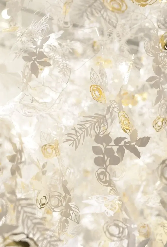 再エネ100％電力のサステナブルなクリスマスツリーも登場。日比谷花壇 日比谷公園本店で極上のバラとペーパーアートが織りなす「ローズ・ノエル」インスタレーションが12月1日から開催。 画像 4