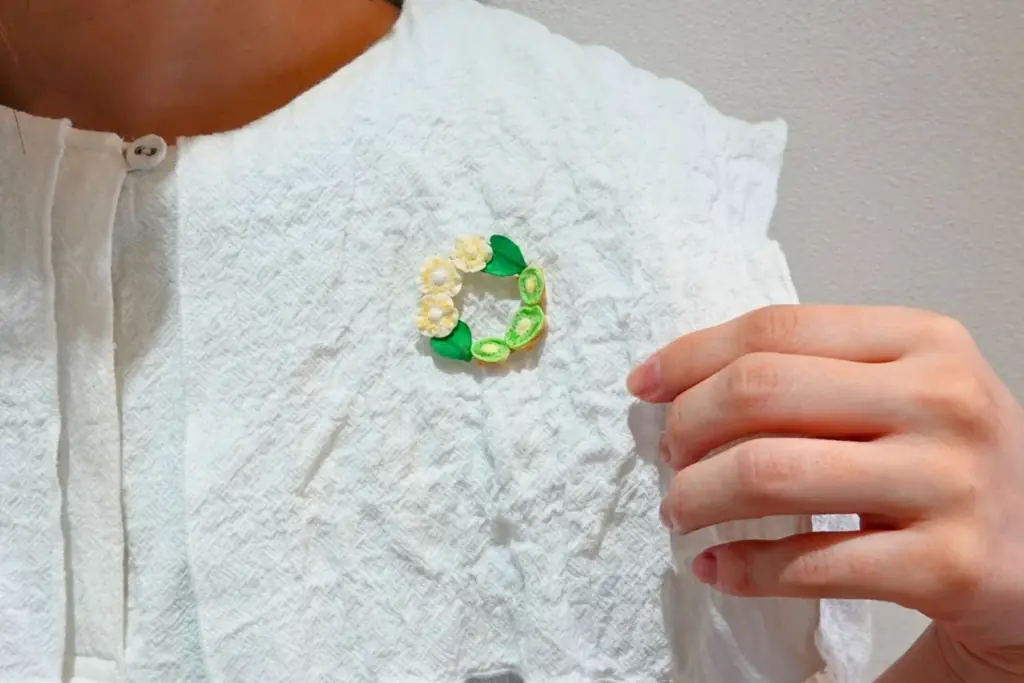 【岐阜県関市ふるさと納税】関市の特産品「ほらどキウイ」をモチーフにしたつまみ細工のブローチが登場！ 画像 4