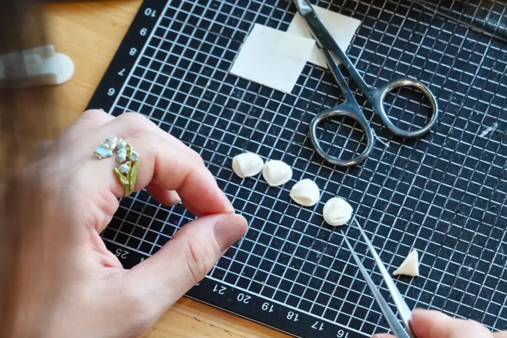 【岐阜県関市ふるさと納税】関市の特産品「ほらどキウイ」をモチーフにしたつまみ細工のブローチが登場！ 画像 9