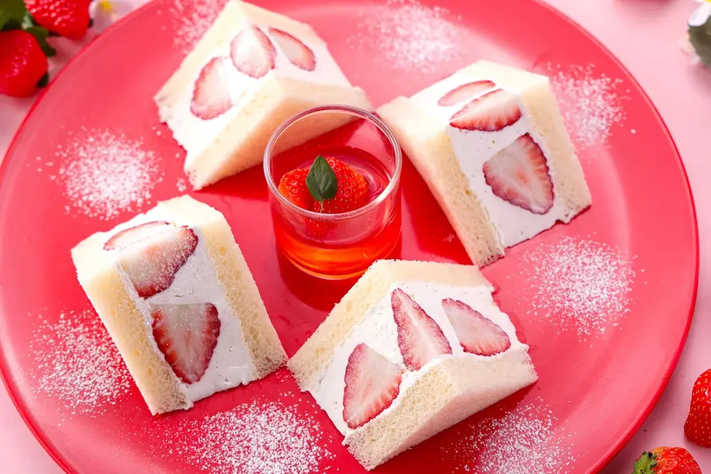 “頬張る度に幸福度が増す”ストロベリーサンドが今年も登場！ 画像 2