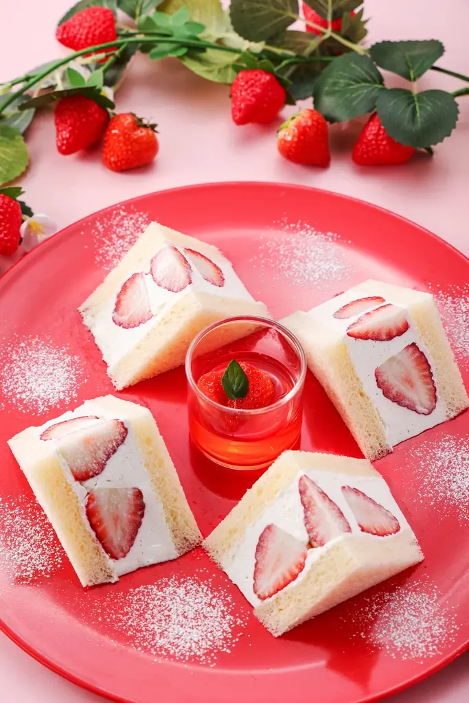 “頬張る度に幸福度が増す”ストロベリーサンドが今年も登場！ 画像 3