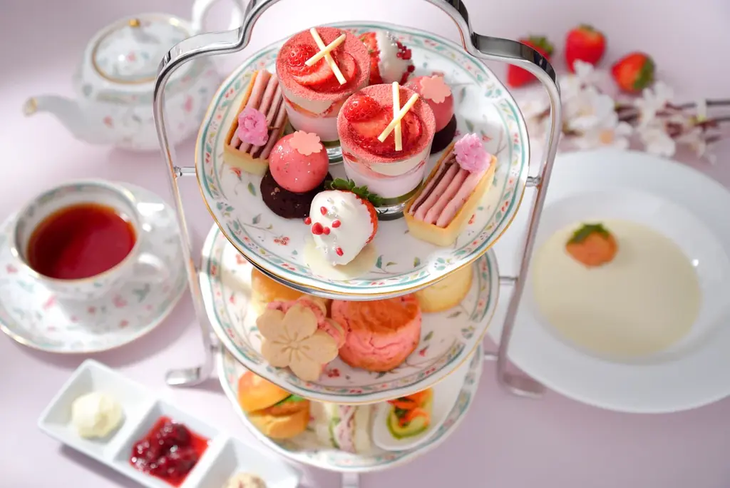 【ホテル椿山荘東京】春といえば桜とストロベリー！その魅力をまるでコース料理のように楽しめる「桜×ストロベリーアフタヌーンティー」2月6日よりスタート 画像 2