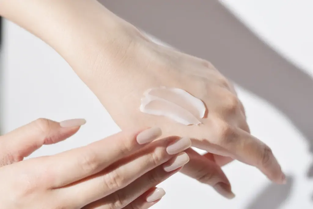 【EVERYSKIN モイスチュアハンドクリーム】—香りとパッケージを一新し、より深い癒しと潤いを2025年12月15日(月)より発売 画像 2