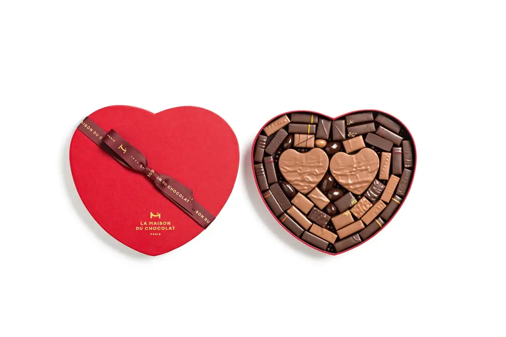 ラ・メゾン・デュ・ショコラが贈る2026 年バレンタインコレクション　「オ クール デュ フォブール― フォブールの街⾓で息づくメゾンの物語 ―」2026 年 1 ⽉ 15 ⽇（⽊）より限定販売予定 画像 12