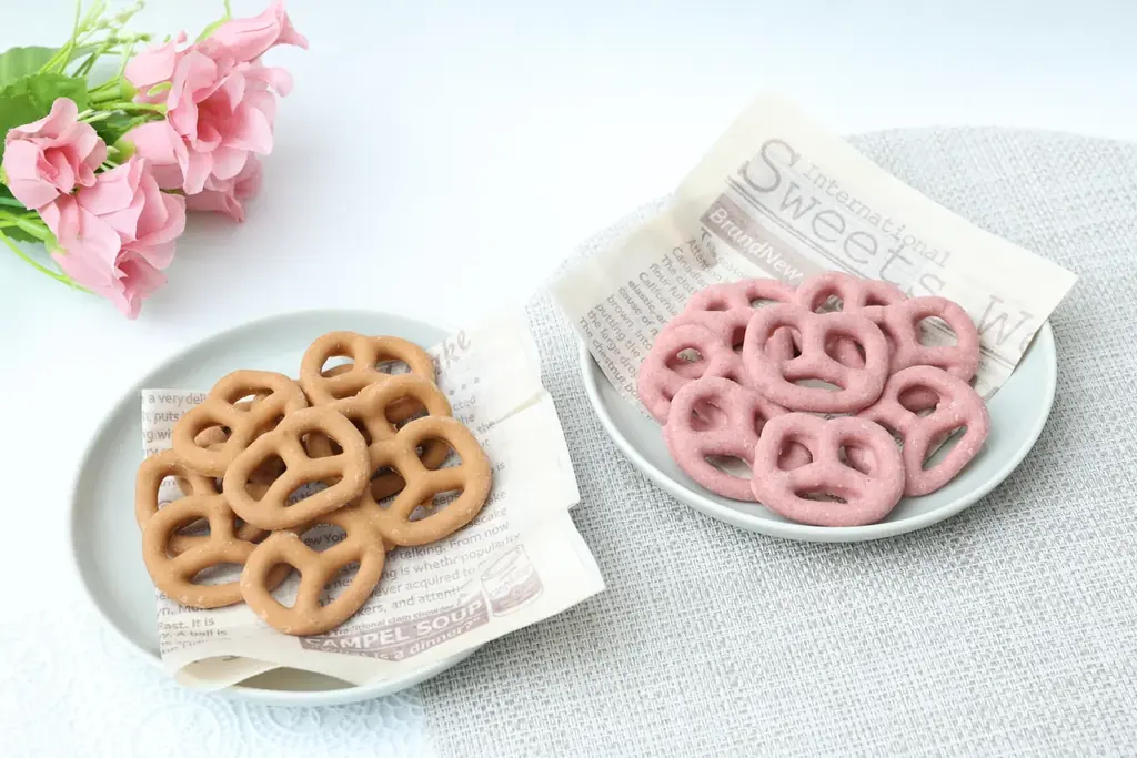 「セブンプレミアム プレッツェルショコラ ストロベリー/キャラメル」を新発売　全国のセブン‐イレブンにて12月9日（火）より順次販売開始 画像 2