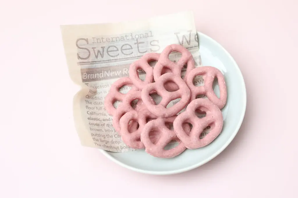 「セブンプレミアム プレッツェルショコラ ストロベリー/キャラメル」を新発売　全国のセブン‐イレブンにて12月9日（火）より順次販売開始 画像 4