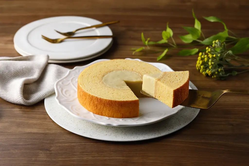 『紅天使バウムケーキ』 2025年12月3日（水）蔵出し焼き芋かいつか店舗にて新発売 画像 2