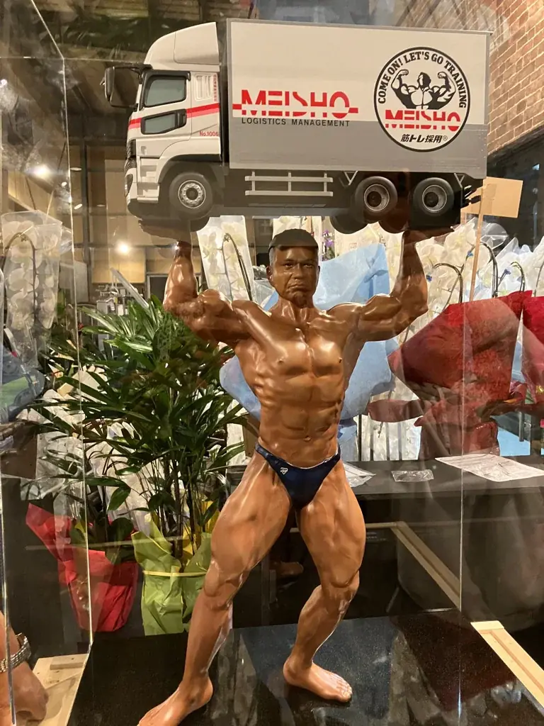 JBBFトップボディビルダー・木澤大祐氏が代表を務める「ジュラシックアカデミー」愛知県港区にてリニューアルオープン！名正運輸株式会社より、木澤氏そっくりの特製フィギュアをサプライズ贈呈 画像 3