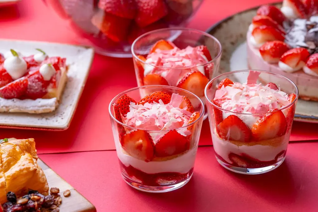 【ハイアット リージェンシー 京都】真っ赤な苺がきらめく！ホテルクオリティのスイーツとセイボリーが食べ放題。「ストロベリーアフタヌーンティーブッフェ」開催 画像 4