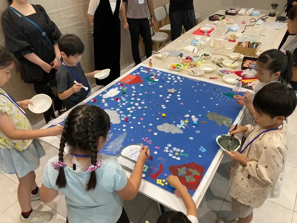 【阪急うめだ本店】クリスマスのフォトスポットをこどもたちが考案！想いの詰まった“スノードーム”の展示がスタート 画像 3