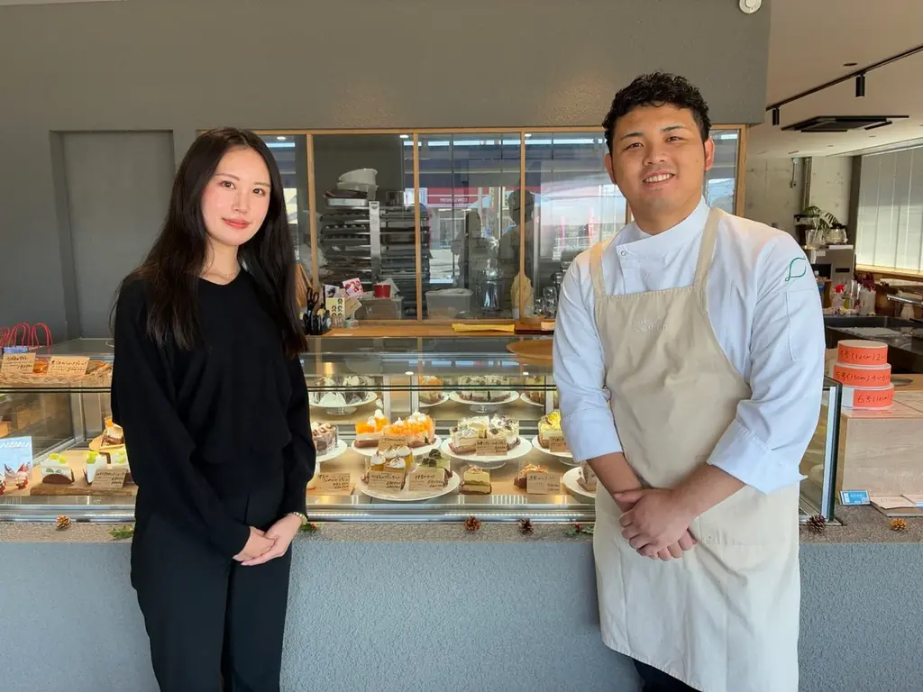 社員へクリスマスケーキ贈呈