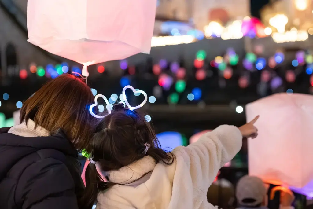 【日本初※】ランタン700個とドローン500機による夜空の共演が大好評　フェスタ・ルーチェ過去最高来場者数を更新し、12月13日にアンコール開催決定！ 画像 3