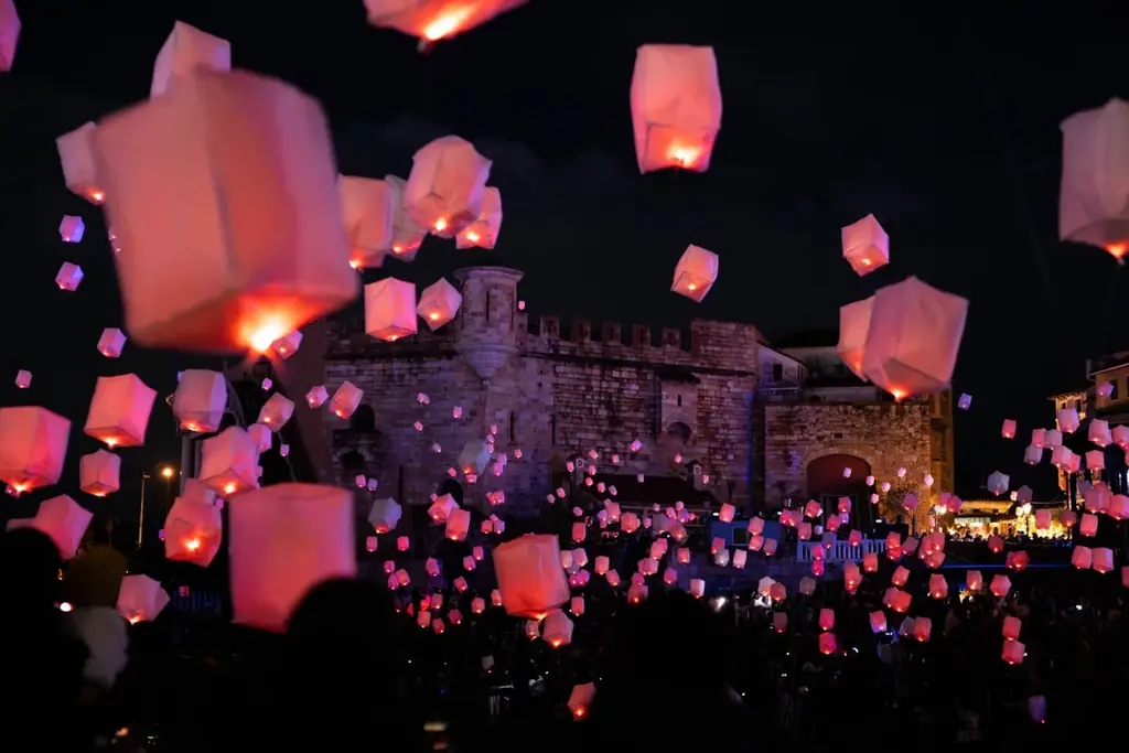 【日本初※】ランタン700個とドローン500機による夜空の共演が大好評　フェスタ・ルーチェ過去最高来場者数を更新し、12月13日にアンコール開催決定！ 画像 6