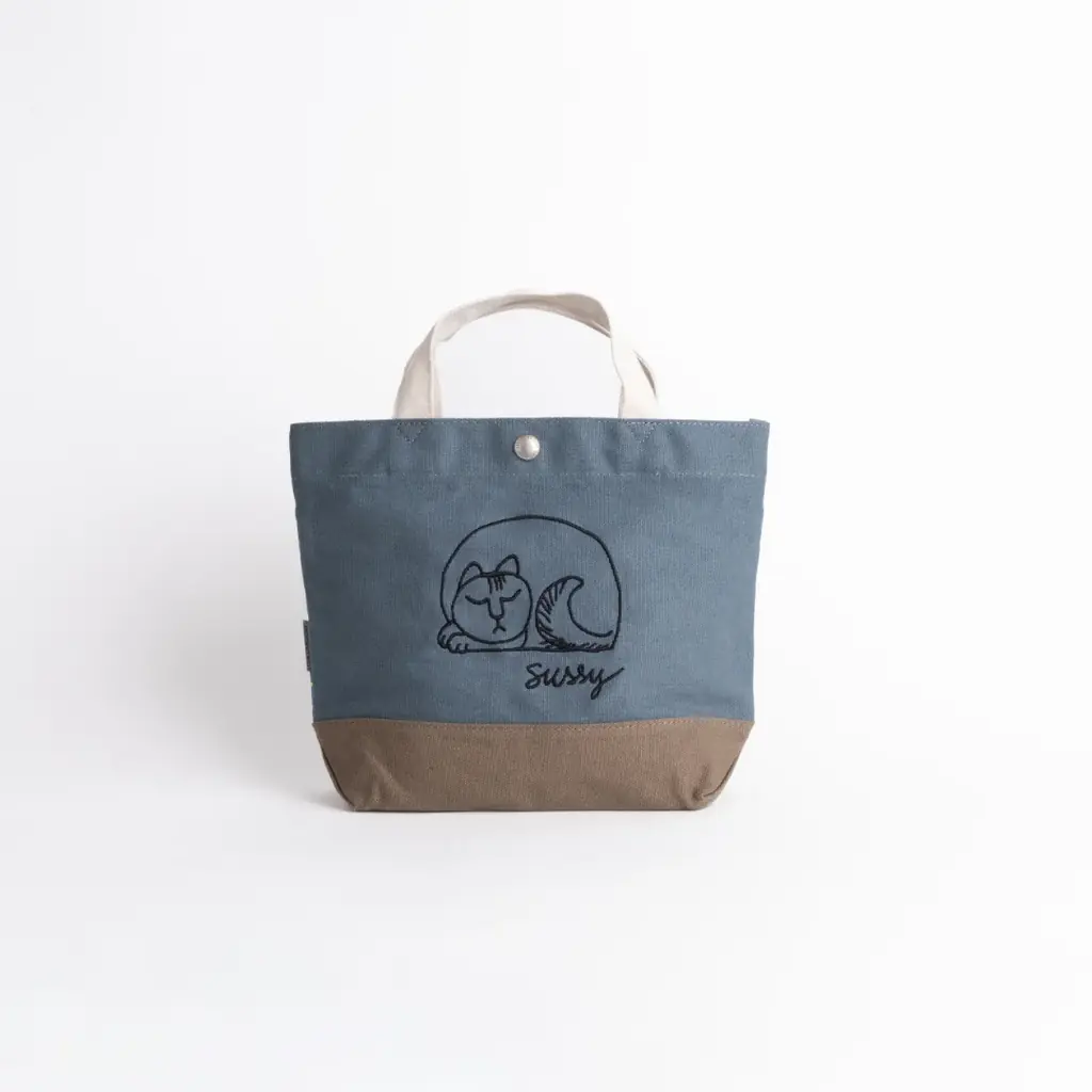 【新商品】リサ・ラーソンの猫の「スッシー」の刺繍ミニトート。A5サイズがすっぽり・軽量約164gの万能バッグが5色展開で発売 画像 11