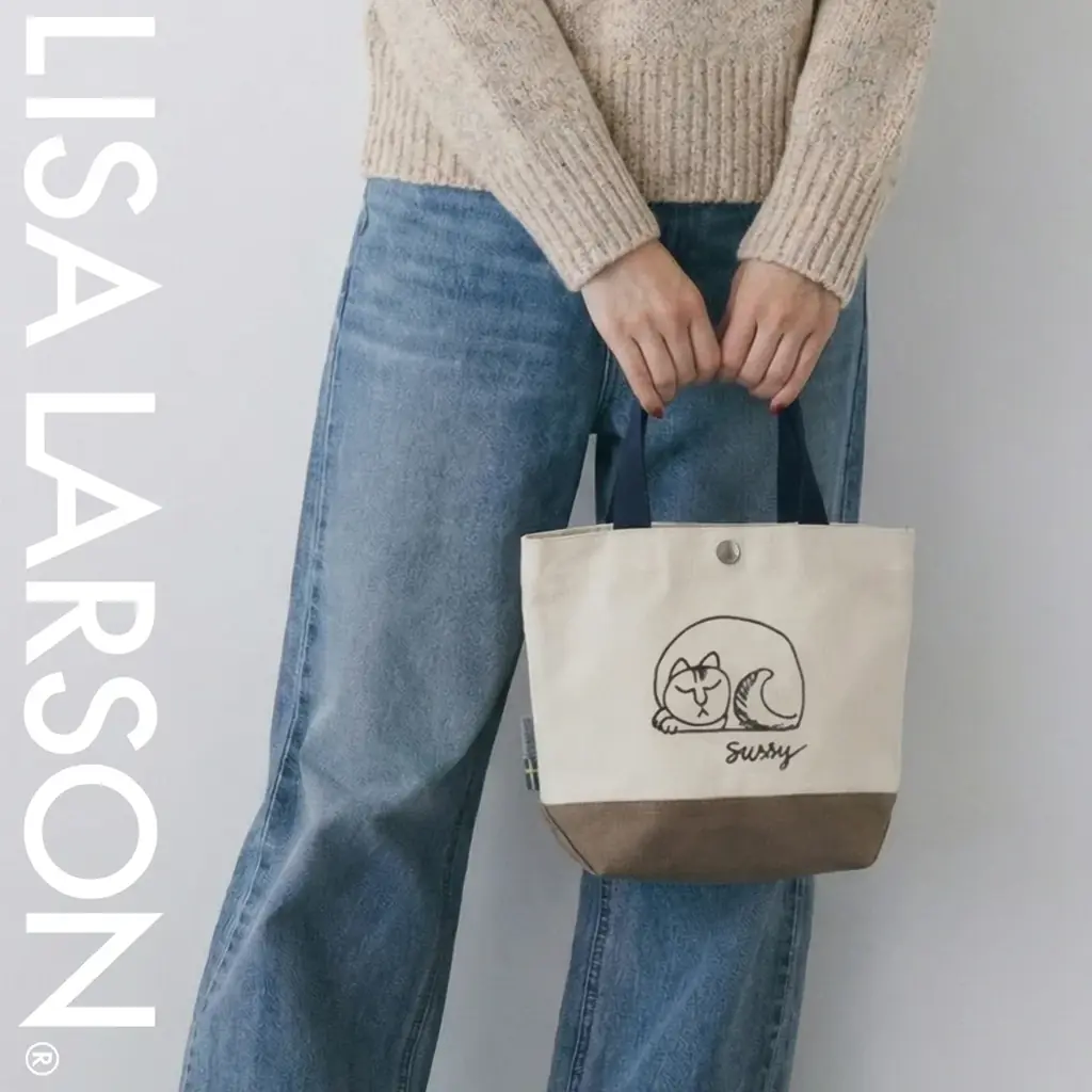 【新商品】リサ・ラーソンの猫の「スッシー」の刺繍ミニトート。A5サイズがすっぽり・軽量約164gの万能バッグが5色展開で発売 画像 2