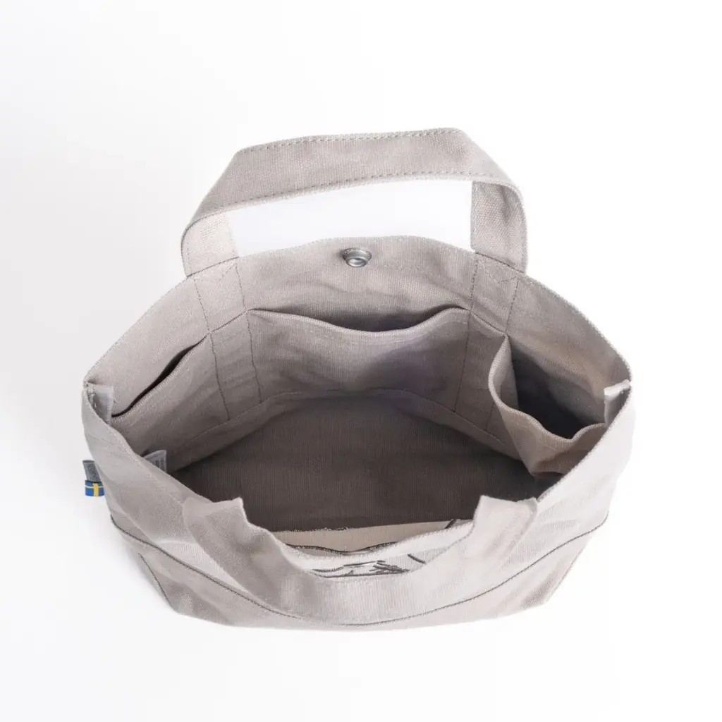 【新商品】リサ・ラーソンの猫の「スッシー」の刺繍ミニトート。A5サイズがすっぽり・軽量約164gの万能バッグが5色展開で発売 画像 5