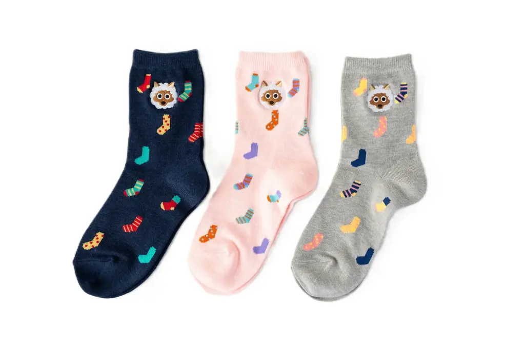 メ～テレのキャラクター「ウルフィ」×靴下屋のコラボ靴下、2025年12月5日（金）から東海３県の「靴下屋」12店舗で限定販売開始 画像 2