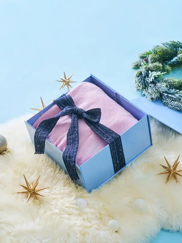 ＜SNIDEL（スナイデル）＞想いを包む、とっておきの冬ギフト「HOLIDAY GIFT SELECTION」を公開！この冬だけの限定カラー＆スペシャルボックスが登場 画像 4