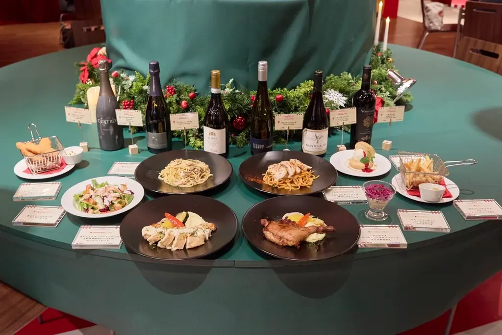 【イベントレポート】KFC初のクリスマスレストラン「KFC Christmas Restaurant」が12月2日(火)から六本木ヒルズに期間限定オープン！ 辻希美さんがクリスマスのデートコーデで登場 画像 7