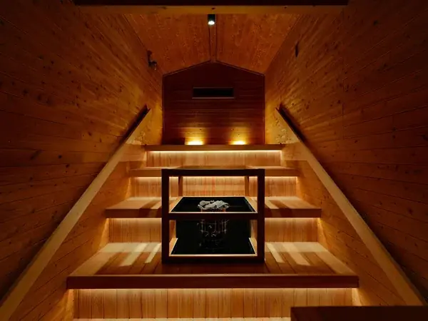 株式会社マルニ木工が初めて取り組んだ国産檜材の地産地消サウナ「kupu sauna」シリーズのkupu saunaチェアを「VISONサウナ」にて日本初導入 画像 3