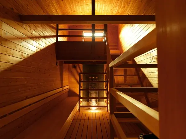 株式会社マルニ木工が初めて取り組んだ国産檜材の地産地消サウナ「kupu sauna」シリーズのkupu saunaチェアを「VISONサウナ」にて日本初導入 画像 4