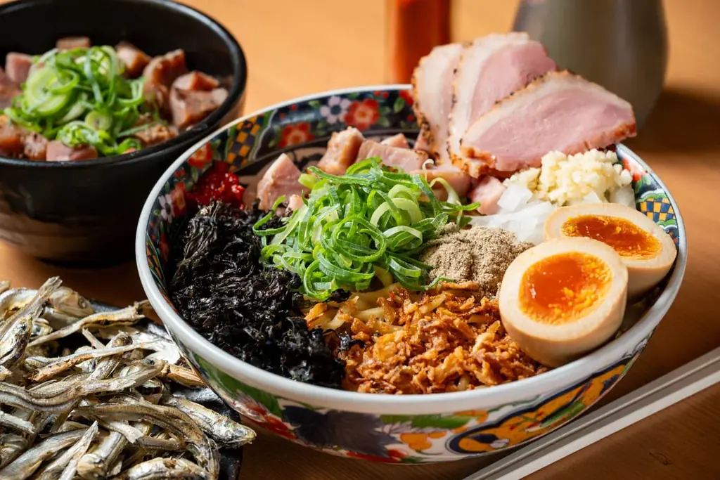 人気ラーメン店「豚骨味噌ラーメン じゃぐら 高円寺」「北千住煮干中華蕎麦かれん」からデリバリー限定麺が新登場 画像 5