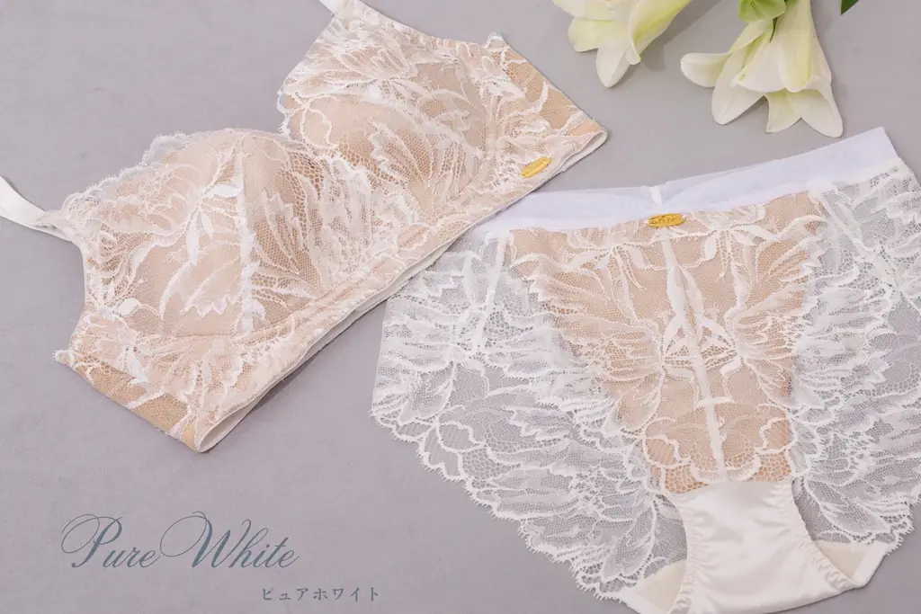 クリスマス限定の“シルバーベロア巾着セット”が登場。特別価格で50個限定発売。 画像 2