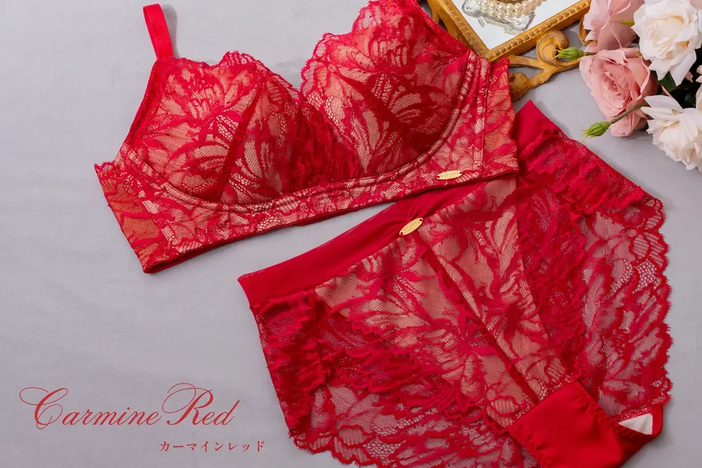 クリスマス限定の“シルバーベロア巾着セット”が登場。特別価格で50個限定発売。 画像 3