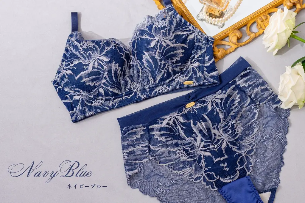 クリスマス限定の“シルバーベロア巾着セット”が登場。特別価格で50個限定発売。 画像 4