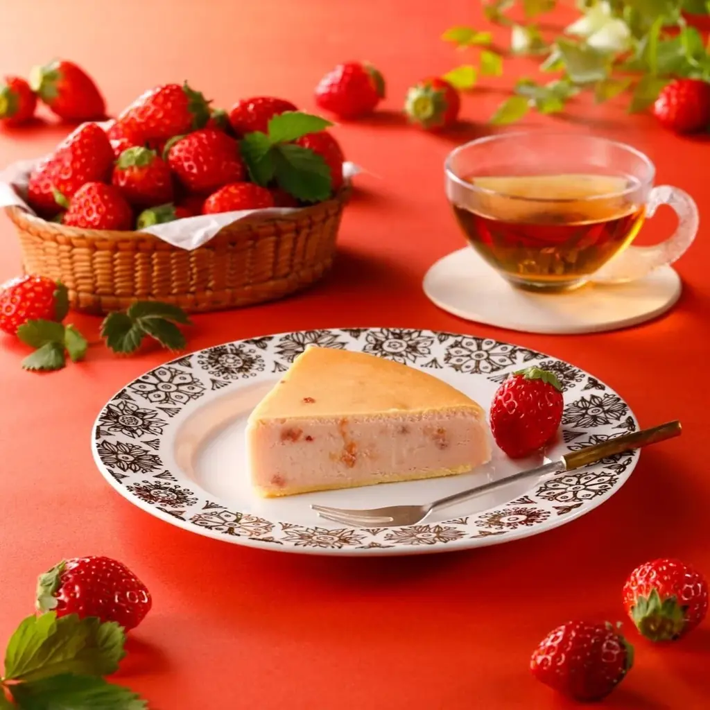 【チーズガーデン】栃木県産「とちあいか」などの甘酸っぱい苺とチーズの濃厚なミルク感　冬を彩る『御用邸ストロベリーチーズケーキ』2025年12月17日発売 画像 2