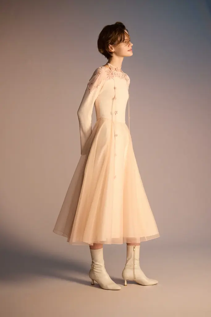 【CELFORD(セルフォード)】世界的に有名な日本初のブライダルブランド『YUMI KATSURA』とのコラボレーション第4弾！星座をモチーフにした”STARRY NIGHT”コレクションが登場 画像 2