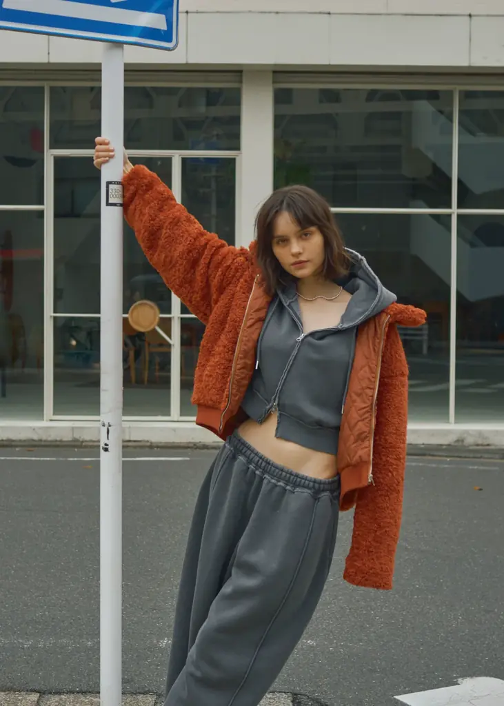 「Ungrid(アングリッド)」この冬に着たい新作アイテムが完成。煌めくアイテムを大人カジュアルに着こなす全13LOOKを公開 画像 4