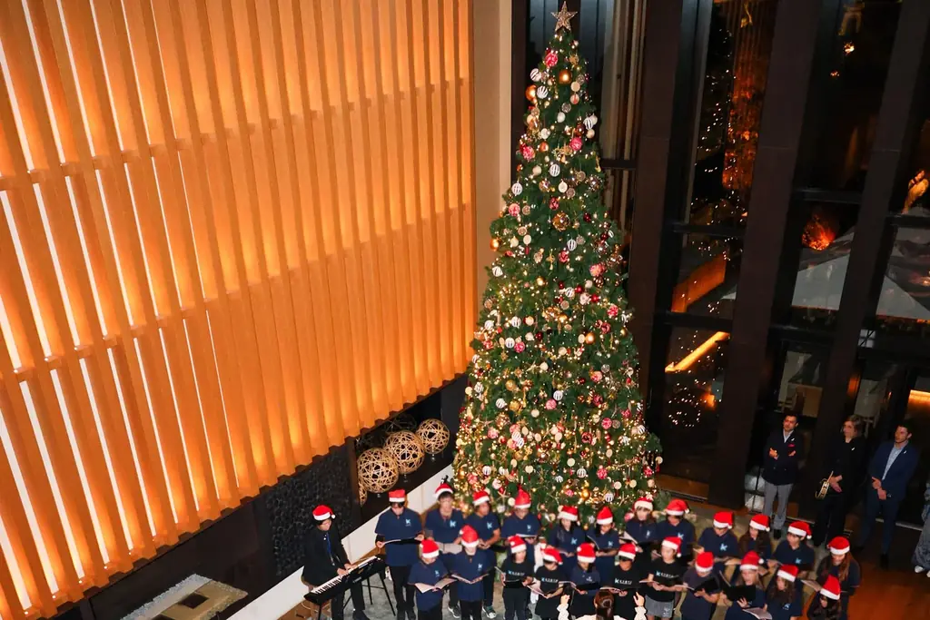 【フォーシーズンズホテル京都】開業以来初となるクリスマスツリーライティングセレモニーを開催。 画像 1