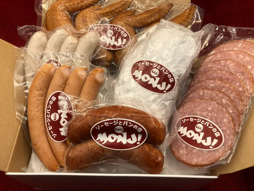 MONJIの冬ギフト、シュトーレンと加工肉の贈答セット登場