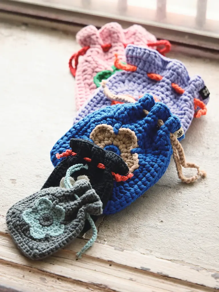 韓国発の編み物本が日本初登場！　動画を観て進めていけるから不器用さんでもしっかり作ることができる、ビビッドカラーが光る8点のトレンドアイテム！！ 画像 7