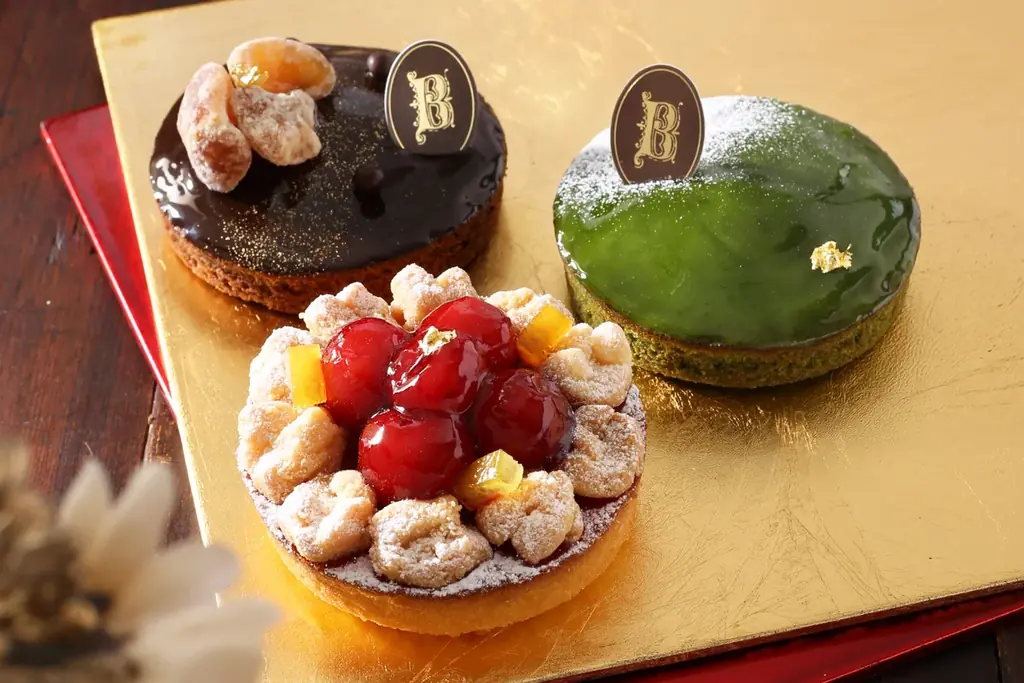 焼き菓子専門店〈 ビスキュイテリエ ブルトンヌ〉のお正月ガレット・デ・ロワなどお正月限定の焼き菓子や、華やかなアソートギフトを販売します。 画像 4