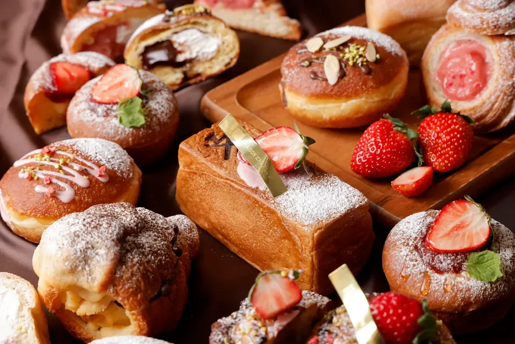 越谷レイクタウンで販売開始　あまおう苺の冬限定パン