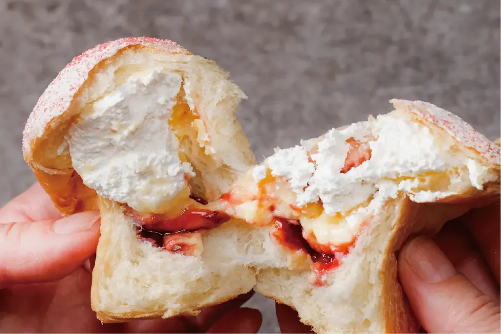 【メゾン・イチ プリュス越谷レイクタウン店】冬のシーズン限定！贅沢な「あまおう苺」を味わう新作パンを販売開始 画像 2