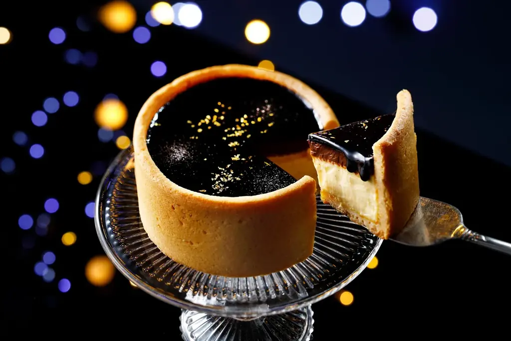 【羽田空港限定】冬の澄んだ夜空をイメージして。『星空のケーキ』を【東京ミルクチーズ工場】より期間限定で今年も発売いたします！ 画像 1