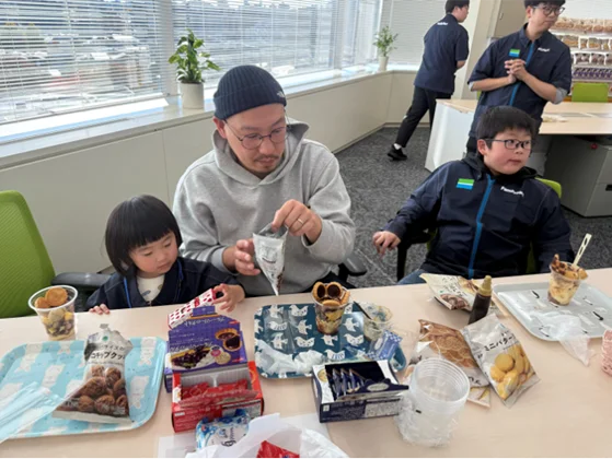 【開催報告】ひと足早くクリスマス！「ファミマこども食堂」×「イトウ製菓」クリスマスパフェ 手作り体験会を開催 画像 7