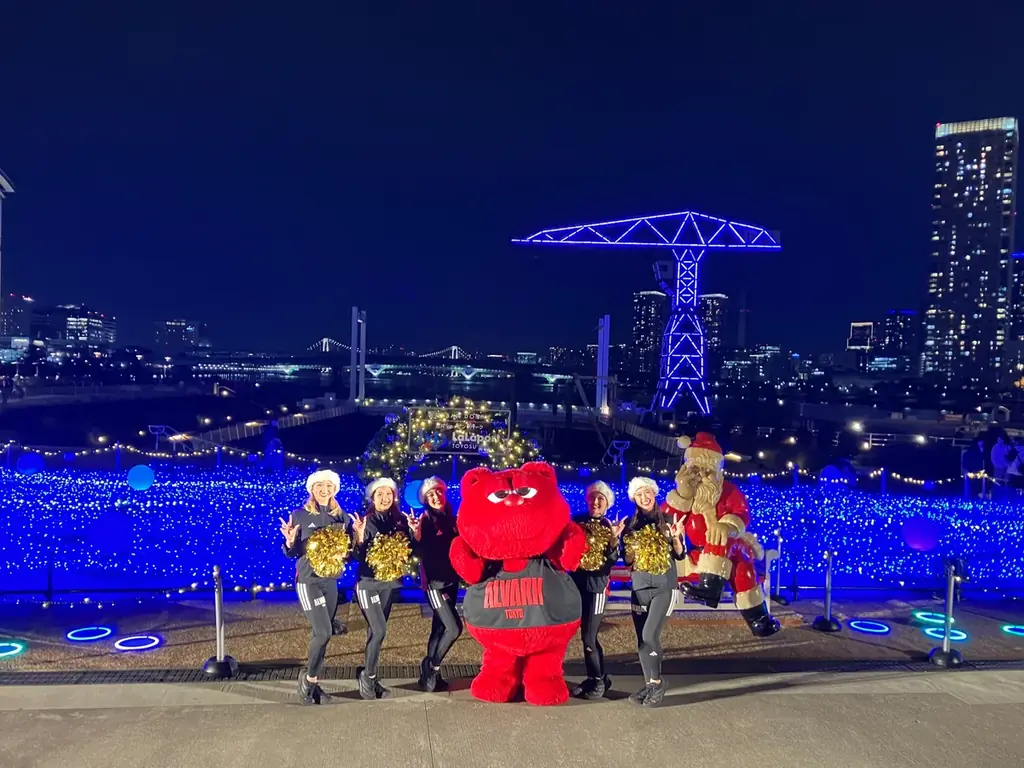 【三井ショッピングパーク アーバンドック ららぽーと豊洲】アルバルク東京からチアリーダーとマスコットキャラクター「ルーク」が登場！クリスマスイルミネーション点灯式を開催！ 画像 1