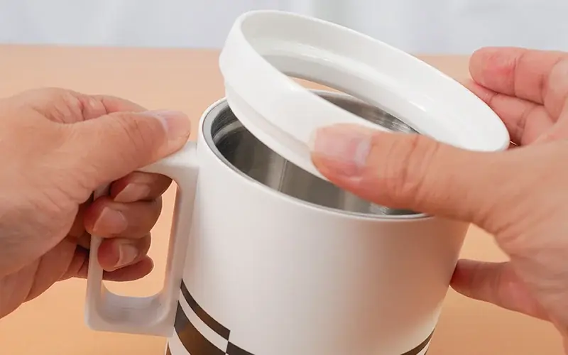 「仮面ライダー電王』デンライナーの食堂車の「あのカップ」を、高機能な「マグケトル」として完全再現。コーヒータイムを楽しむ一台 画像 4