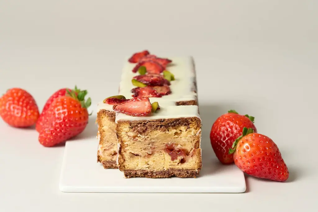 【Minimalのバレンタイン・ホワイトデー2026】香り高い希少苺“女峰” × チョコレートを可憐な彩りで楽しむ、季節限定の苺ガトーショコラ登場 画像 2