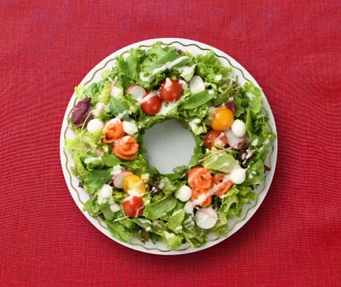 期間限定で「クリスマスリースサラダ」新発売 画像 2