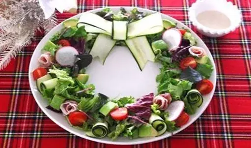 期間限定で「クリスマスリースサラダ」新発売 画像 5