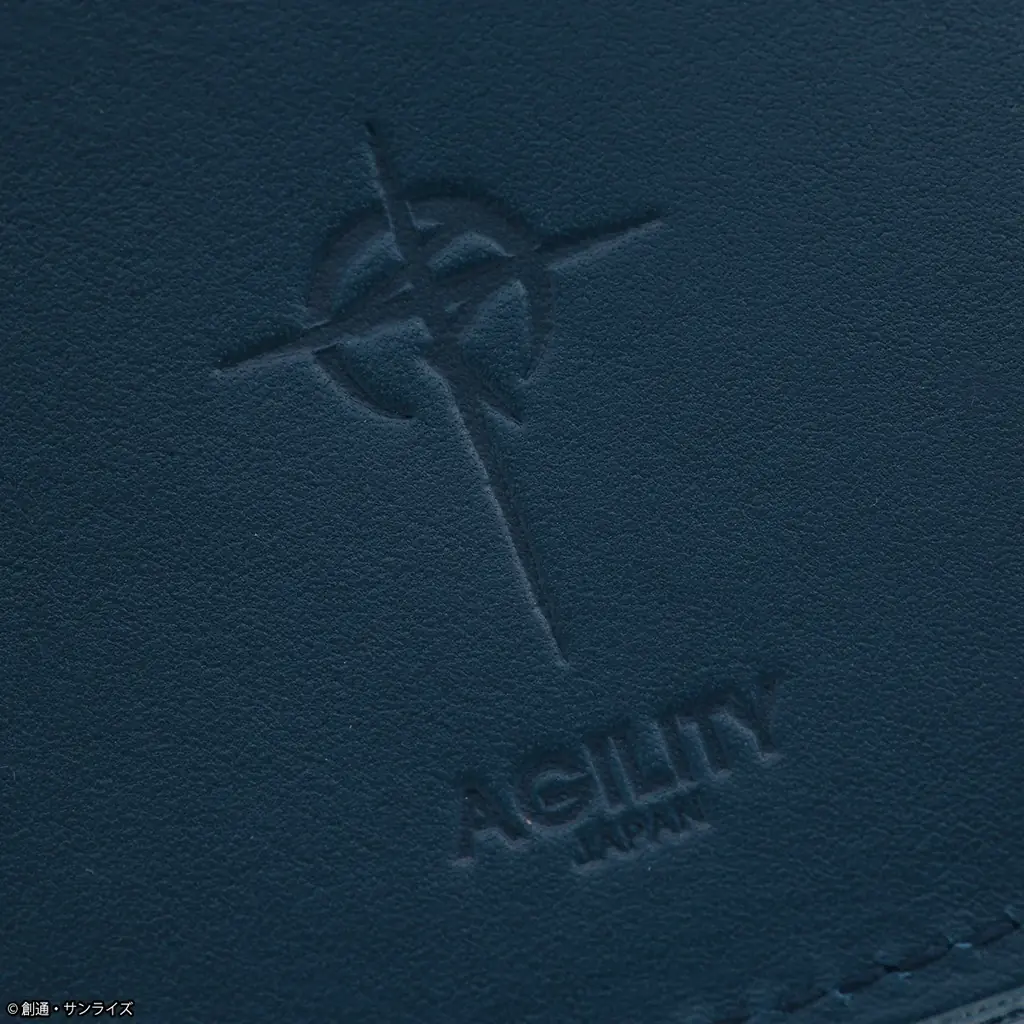 『機動戦士ガンダム 閃光のハサウェイ』より、革職人が作る確かな品質の日本製ブランド“AGILITY”とのコラボによる、革小物コレクションが登場!! 画像 7