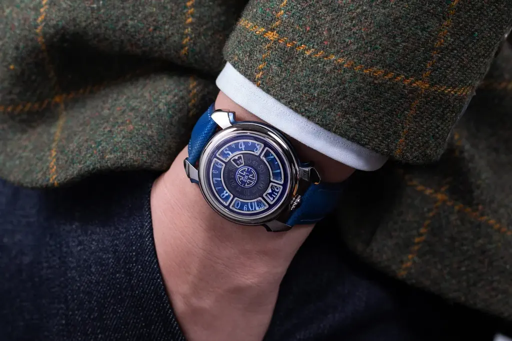 スイス時計ブランド「Gagà Laboratorio / ガガ・ラボラトリオ」は、ウオッチメディア「Revolution」とのコラボレーションモデル「LUCE / ルーチェ）」を限定発売。 画像 6