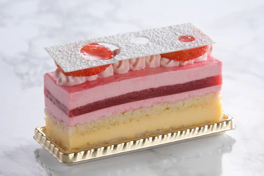 【シェラトン都ホテル大阪】「いちご」×「不思議の国のアリス」がテーマのアフタヌーンティーなど旬のいちごを満喫できる「いちごフェア」開催 画像 10