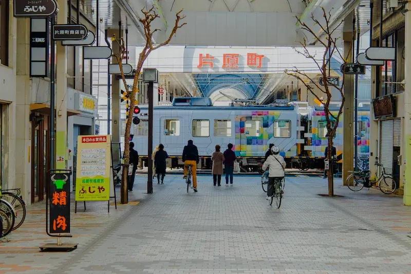 ヘラルボニー、高松・琴電と協業しアートラッピング電車をデザイン 画像 7