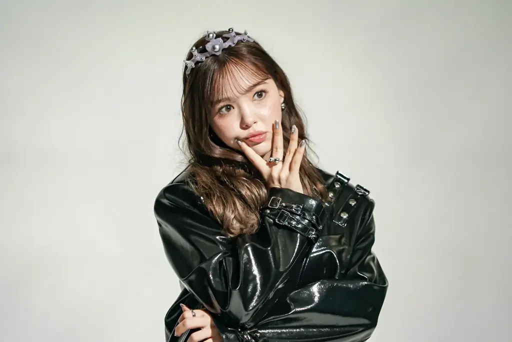 「PACHI-PACHI-7（パチパチセブン）」Season２スタート！　藤田ニコルさんが新キャラ「PACHI-PACHI-QUEEN(パチパチクイーン)」を熱演 画像 2